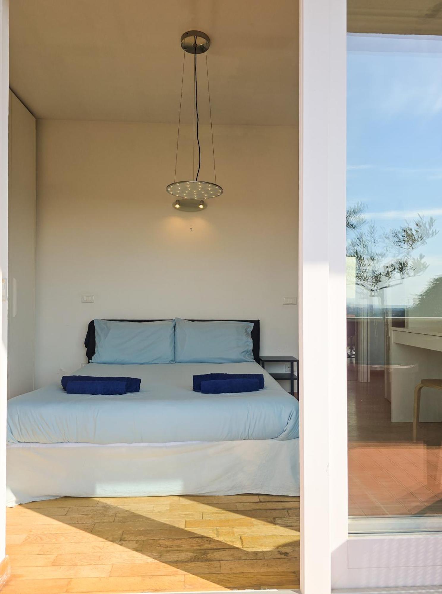 Sunset Terrace Attic Apartment Rom